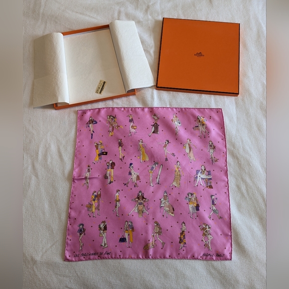 Hermes Accessories - RARE Hermès Les Parisiennes de Kiraz 45 Gavroche